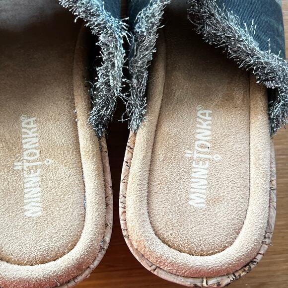 Minnetonka Women’s Wedge Sandals Size 7 Camo Cork Platform Slides Fringe Boho - Picture 7 of 8